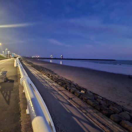 Driftmark Beachfront Location Aberavon Beach Sea Views Large Driveway Parking Private Site Fibre Optic Wi Fi Port Talbot Dış mekan fotoğraf