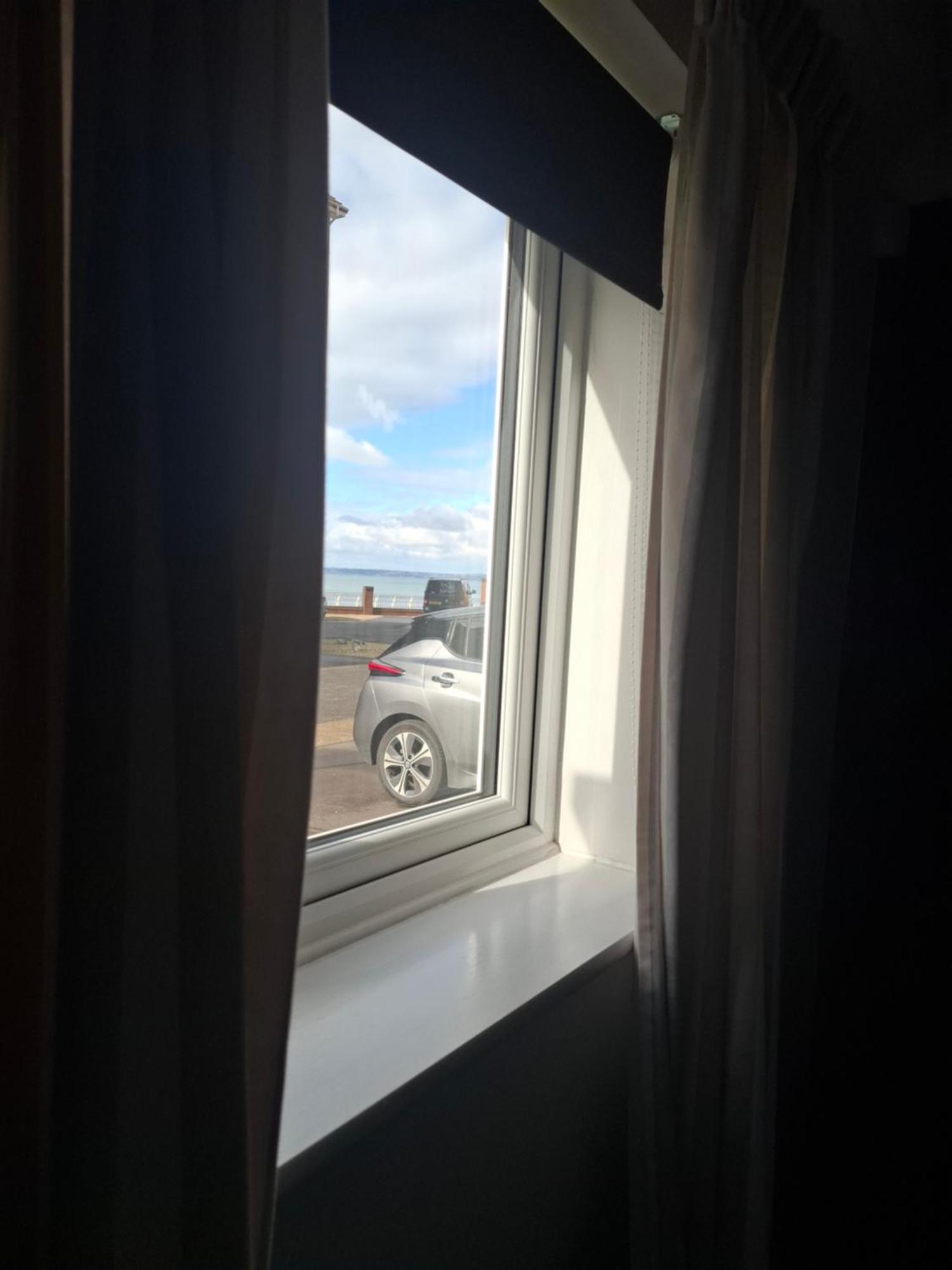 Driftmark Beachfront Location Aberavon Beach Sea Views Large Driveway Parking Private Site Fibre Optic Wi Fi Port Talbot Dış mekan fotoğraf
